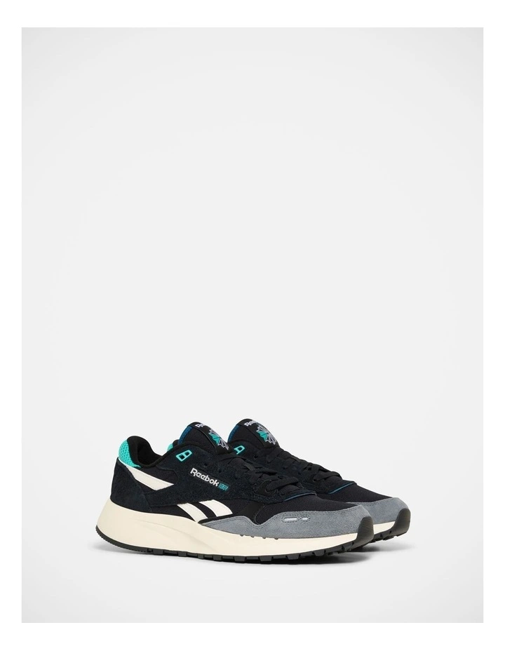 Classic Leather 2400 Sneakers in Black image 4