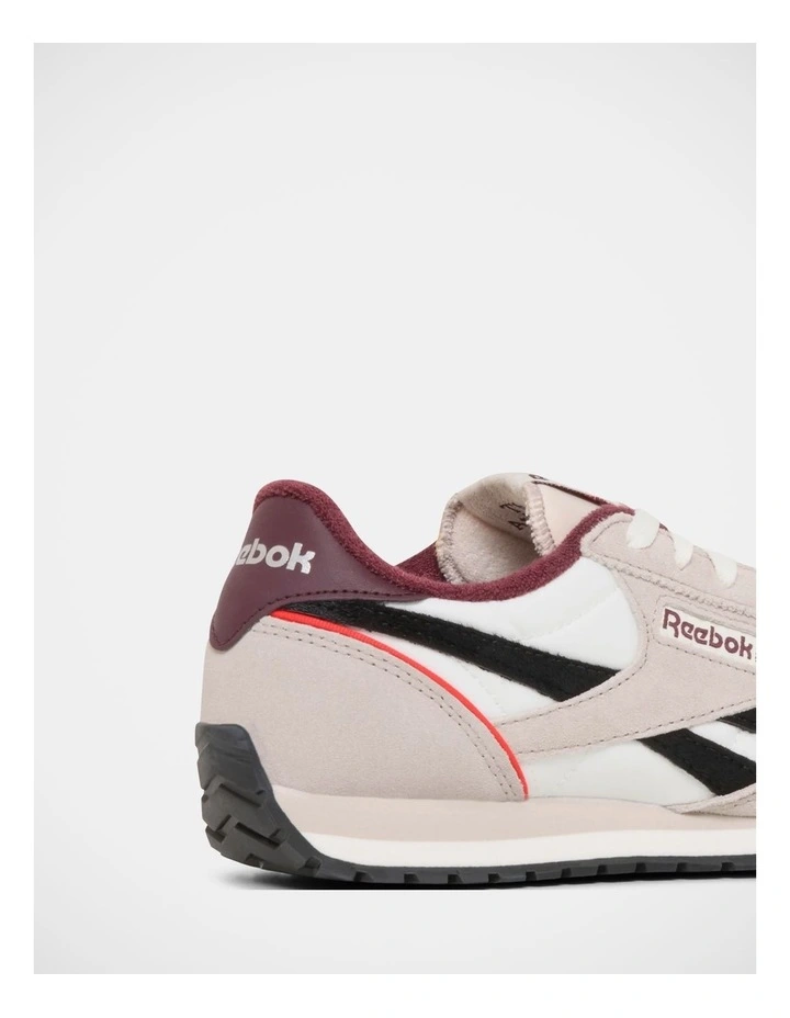 Classic Az Sneakers In Beige image 4
