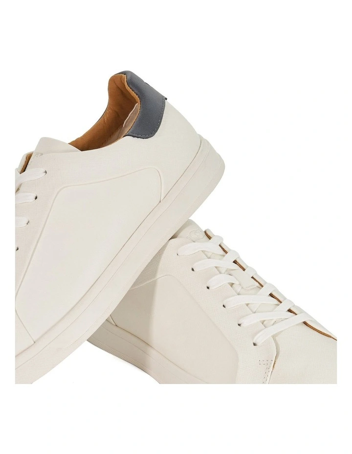 Traces Trainer in White image 6