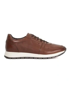 Tris Runner Shoes in Brown