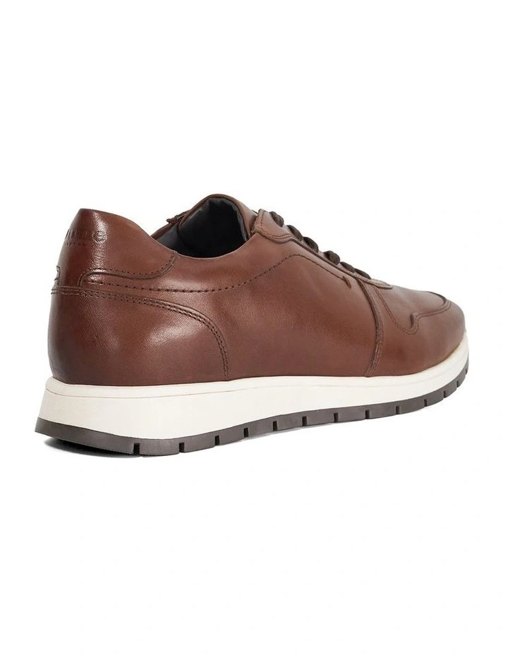Tris Runner Shoes in Brown image 4