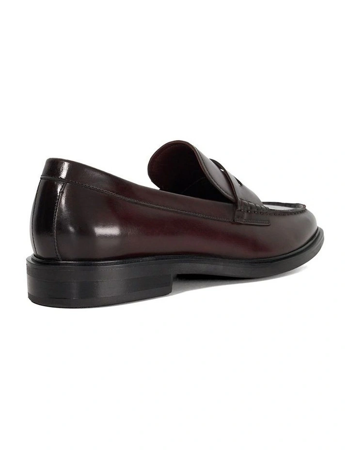 Sascha Loafer in Burgundy image 4