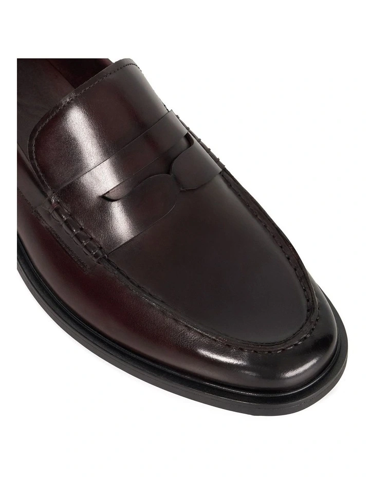 Sascha Loafer in Burgundy image 5