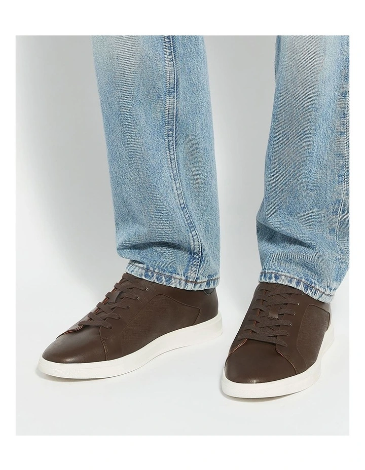 Traces Trainer in Brown image 2