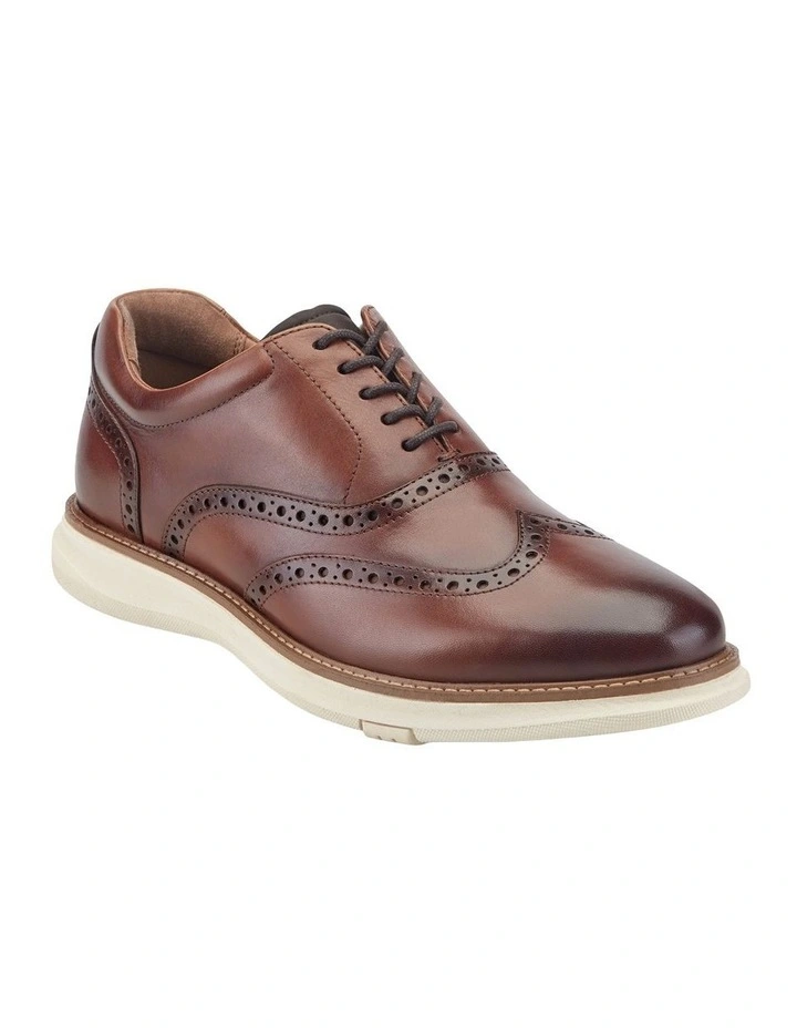 Lendal Wingtip Oxford Shoes in Brown image 2
