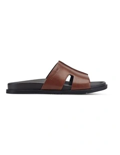 Willy Sandal in Tan