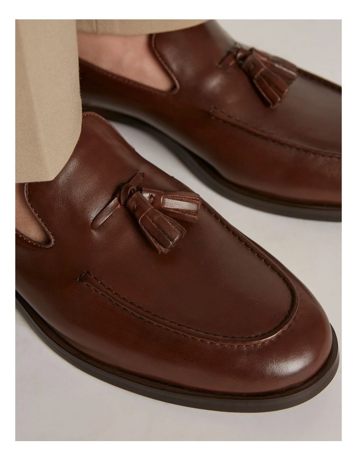 Elias Tassel Loafers in Brandy image 7