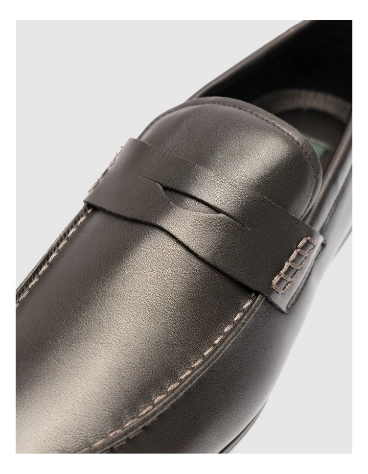James Loafer in Black image 5