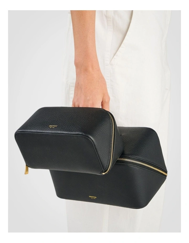 Fife Medium Beauty Case in Black image 4