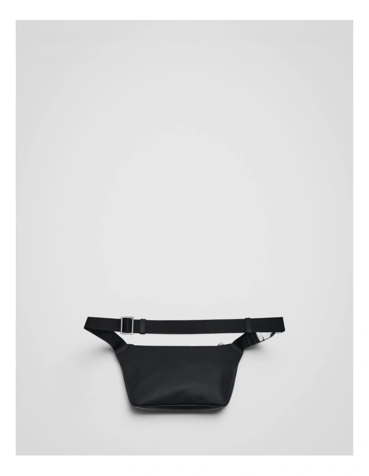 Larsen Sling Bag in BLACK image 2
