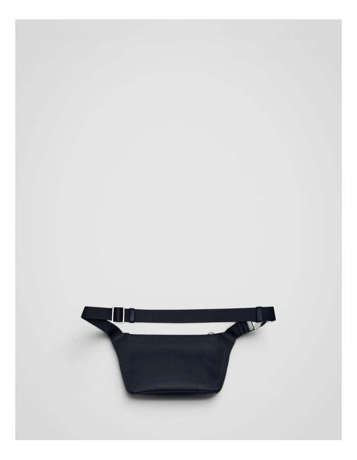Larsen Sling Bag in NIGHT SKY image 2