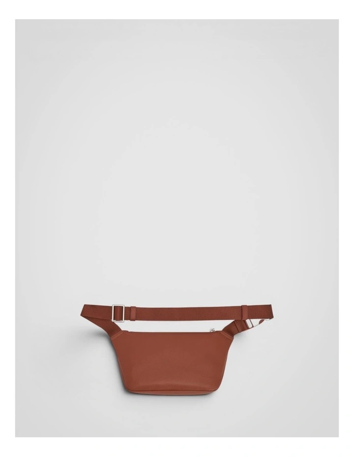 Larsen Sling Bag in SADDLE BROWN image 2