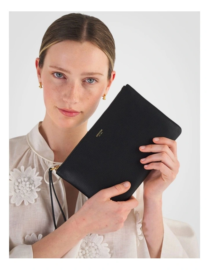 Eve Medium Pouch in Black image 4