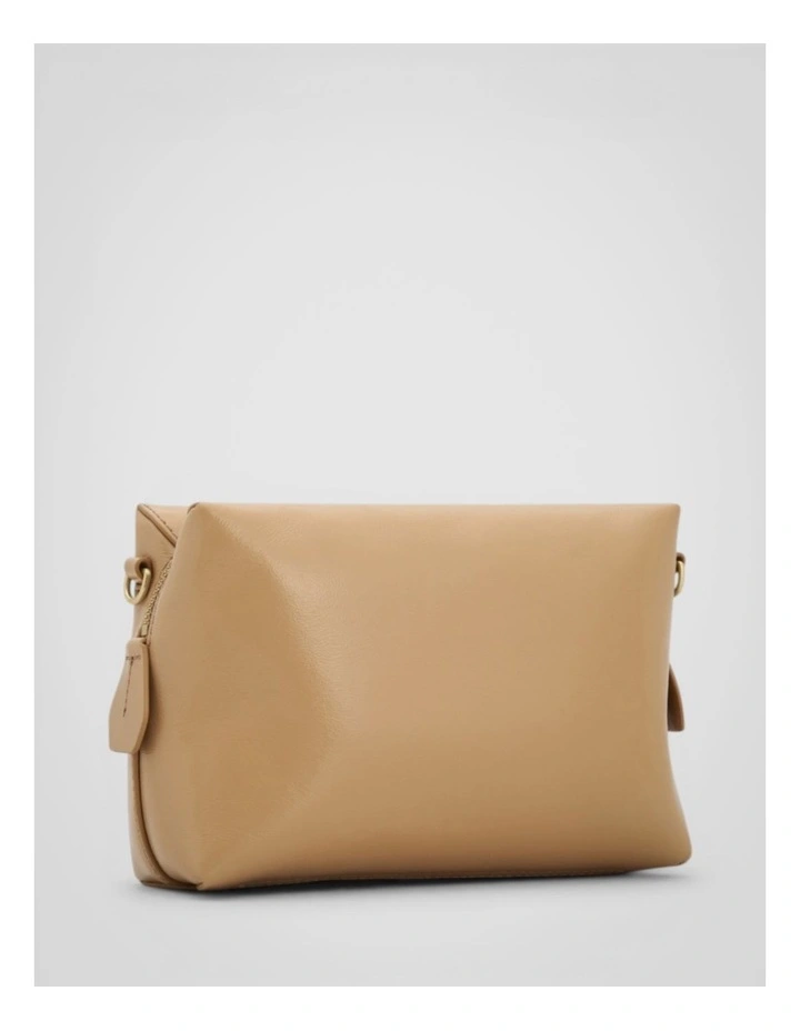 Breeze Crackle Camera Bag in Pale Camel image 2