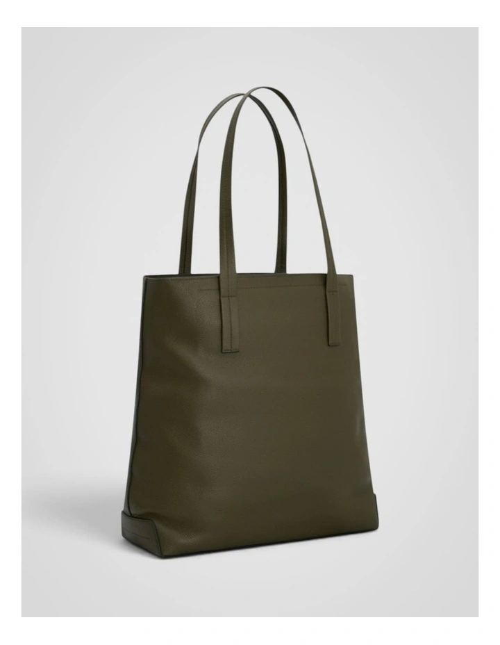 Oscar Pebble Tote in Forest Green image 2