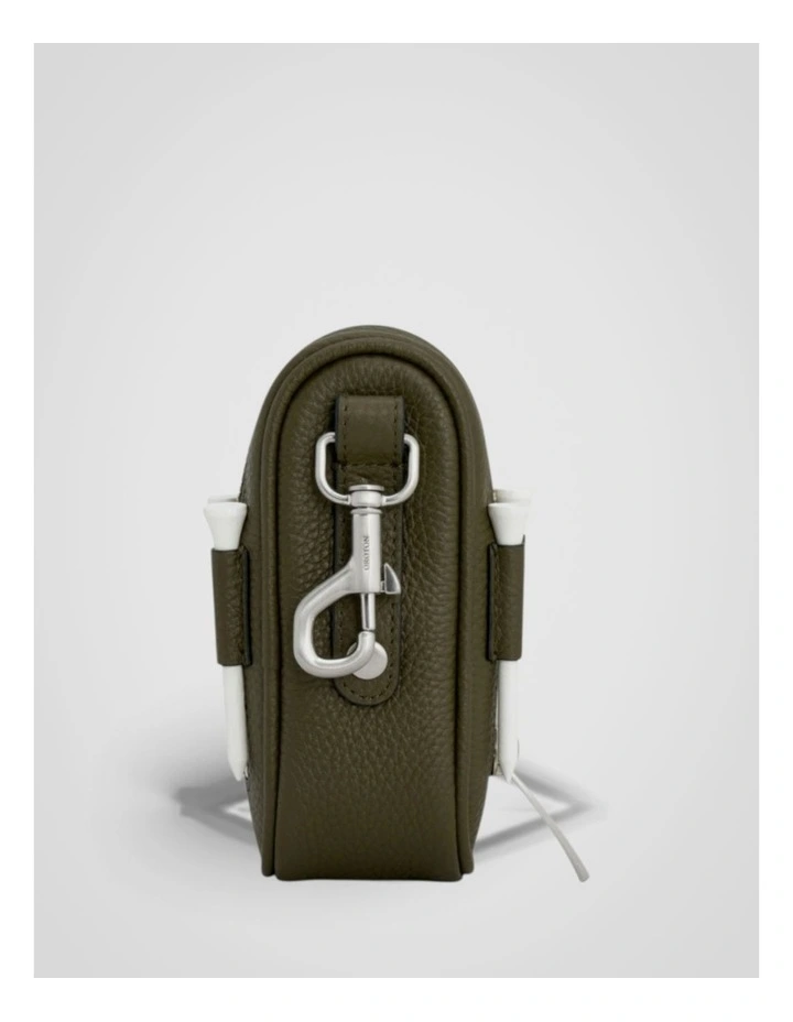 Luca Pebble Golf Keyring Pouch in Forest Green image 2