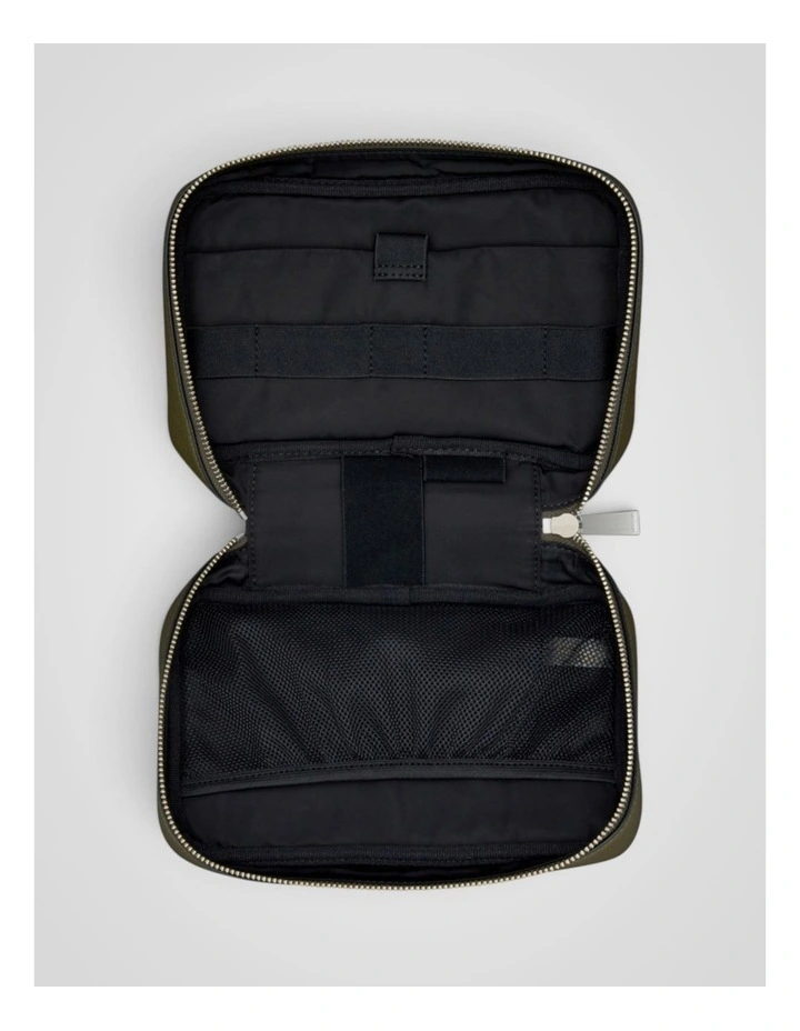 Oscar Pebble Tech Case in Forest Green image 3