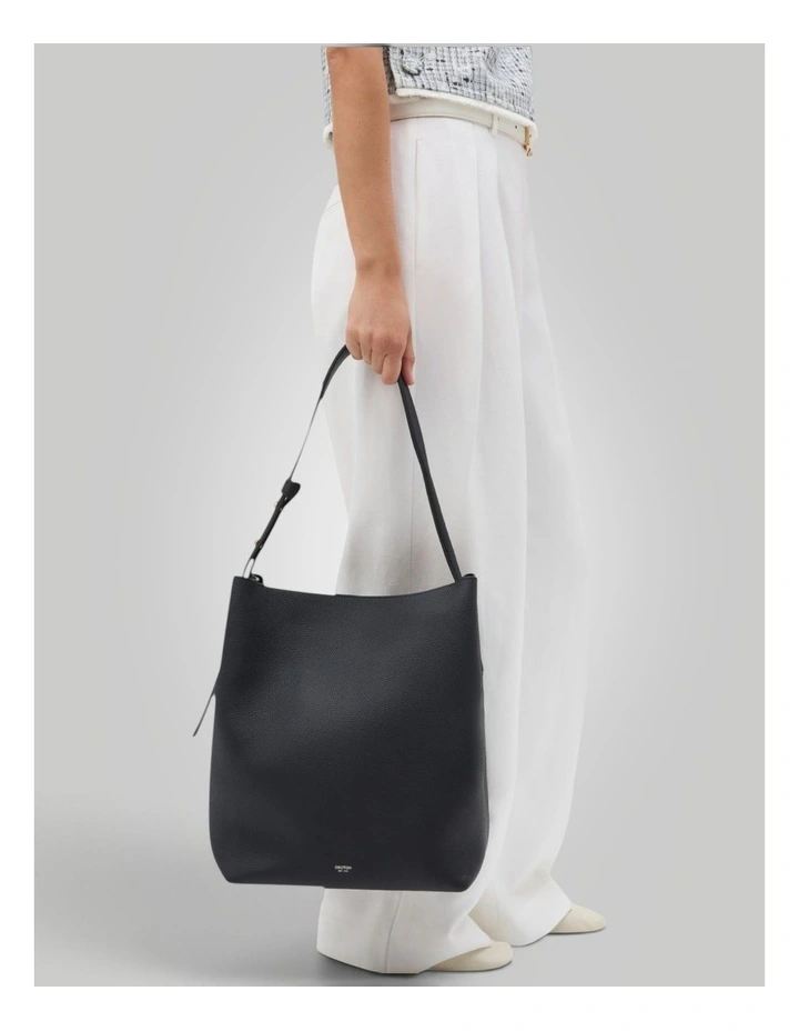 Alba Pebble Hobo in Black image 4