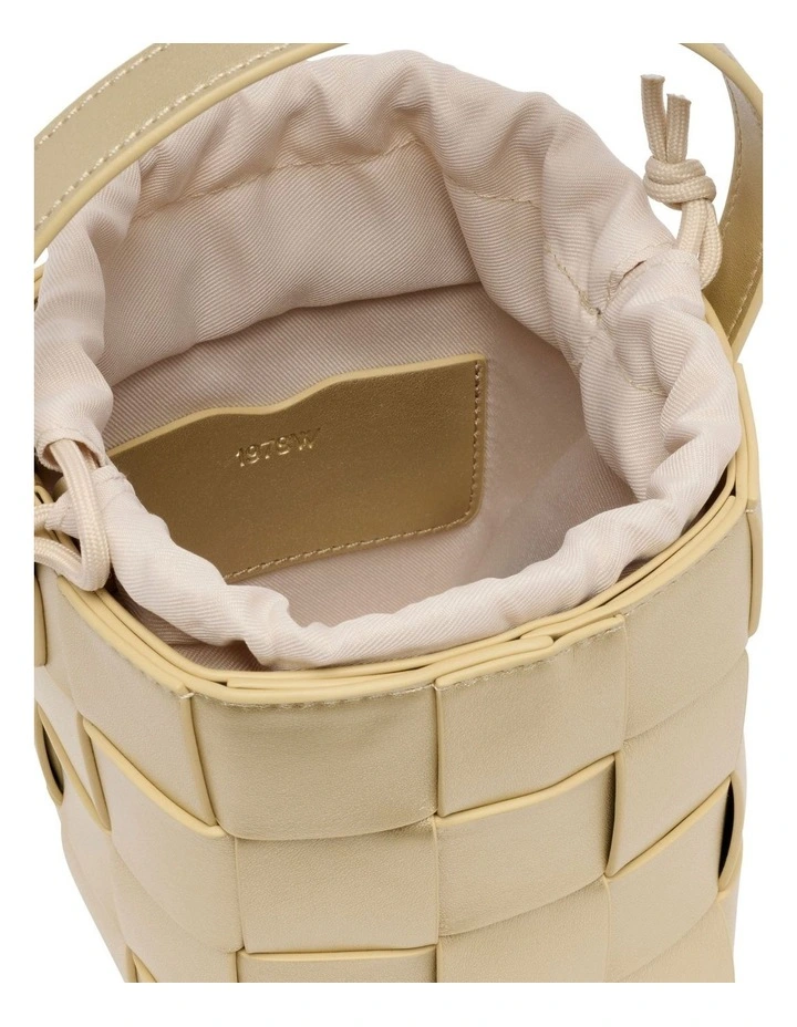 Iris Bucket Bag in Gold image 4