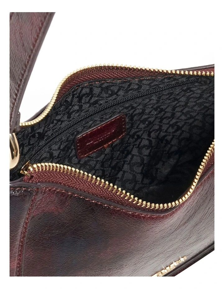 Direction Scoop Shoulder Bag in Purple image 4