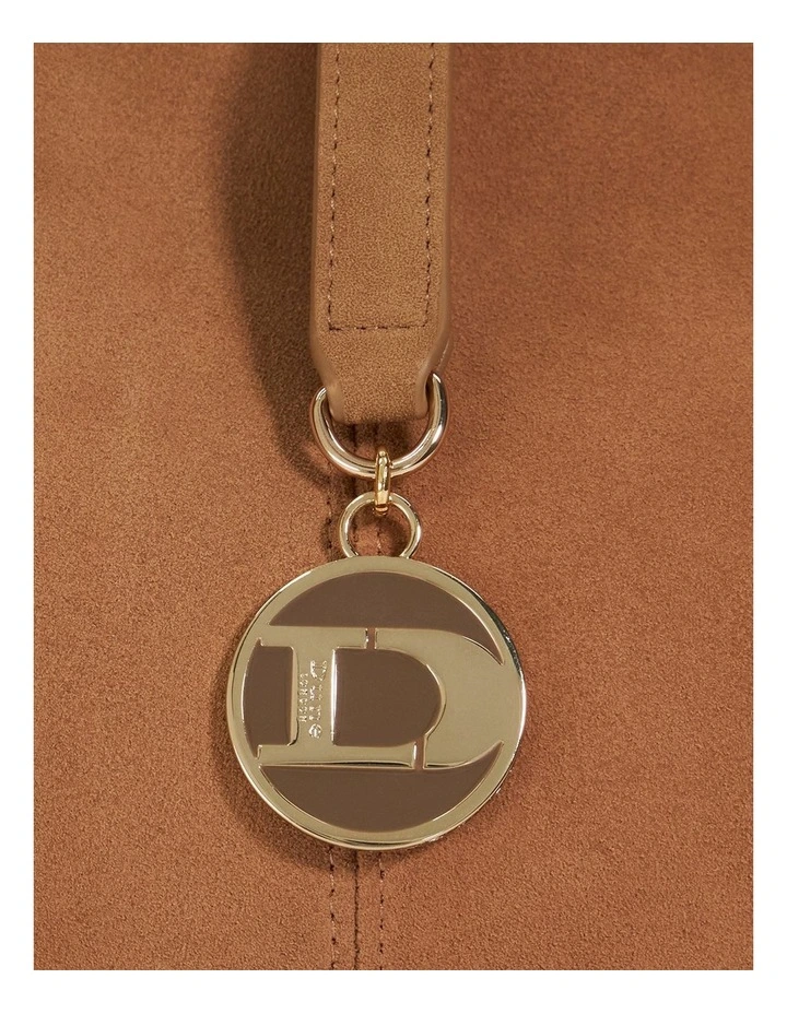 Delighting Slouch Shoulder In Sand image 5