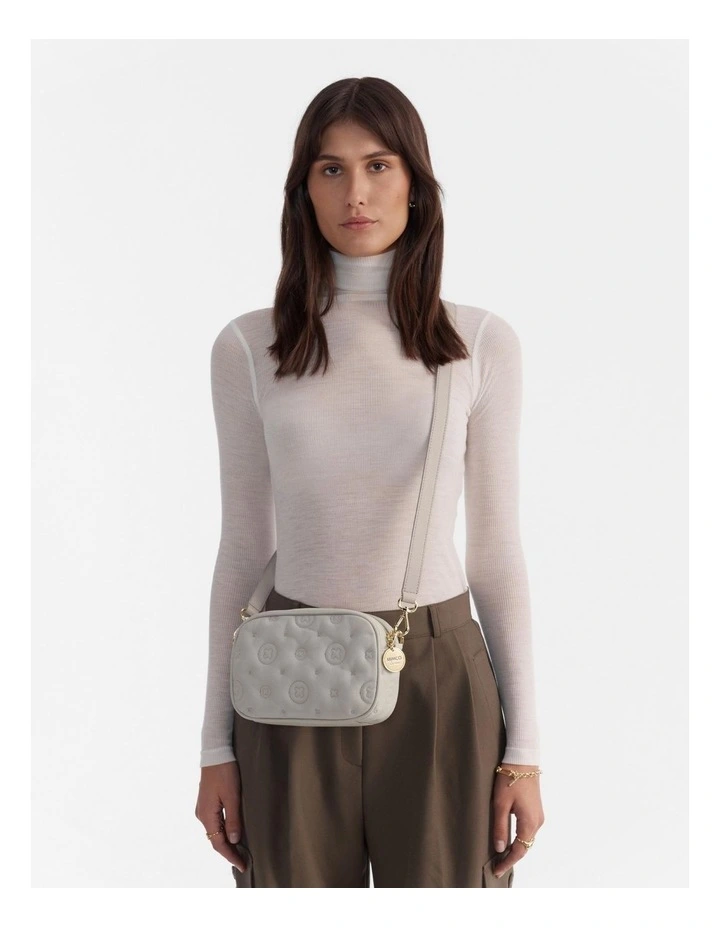 Mimco Flashback Leather ショルダーバッグ Mimco Flashback Leather Crossbody Bag | David Jones