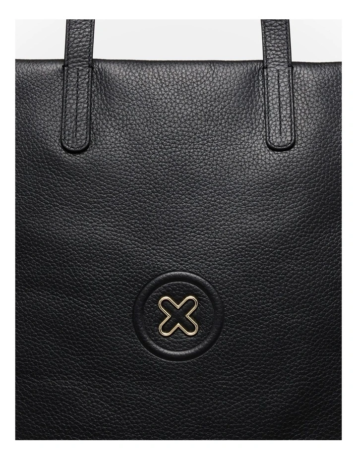 Bay Tote Bag in Black image 6