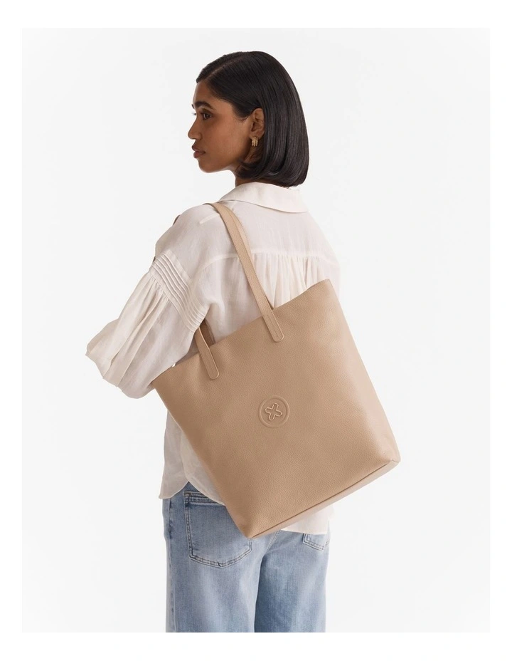 Bay Tote Bag in Almond image 2