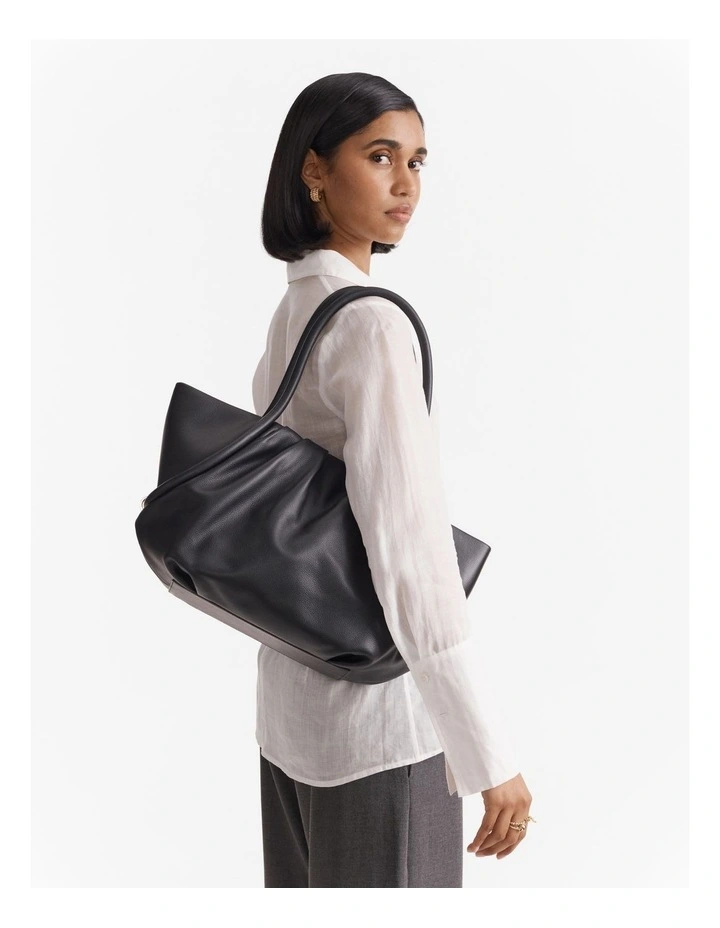 Cleo Tote Bag in Black image 4