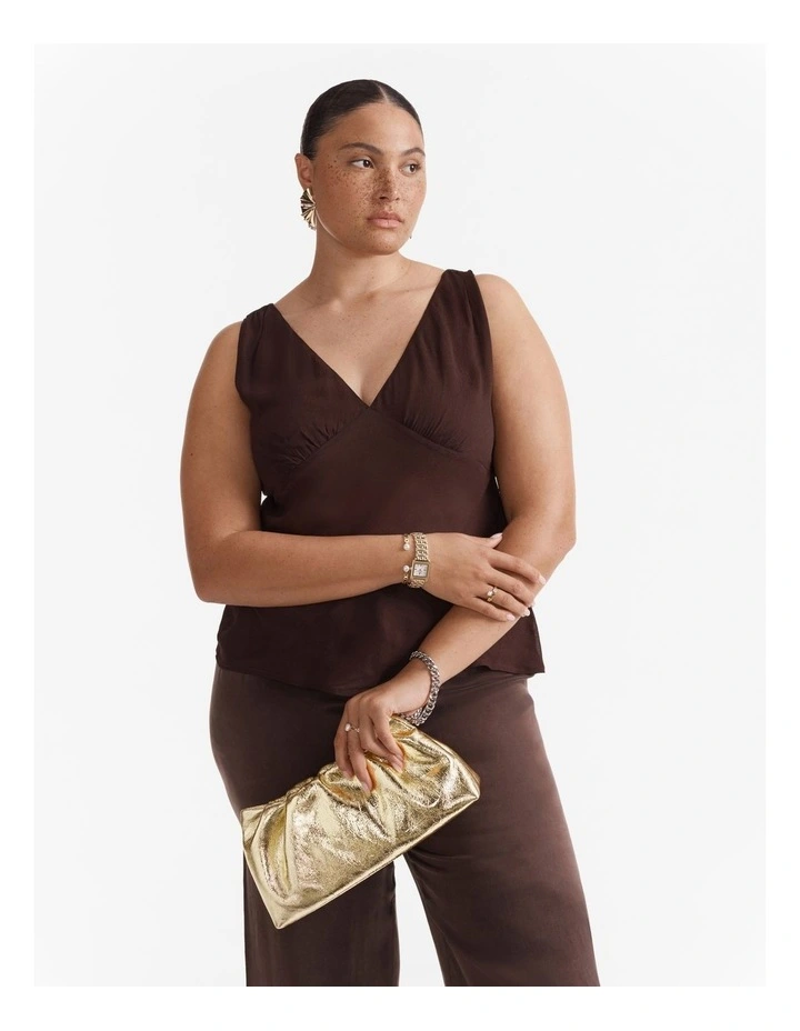 The Clutch Bag in Light Gold image 2