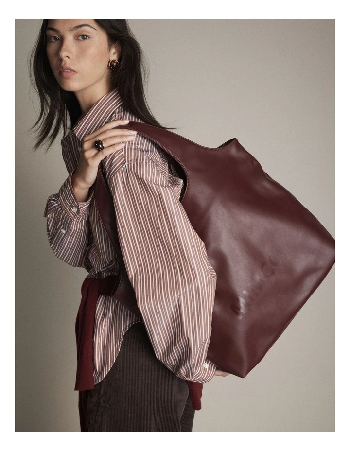 Brittany Tote Bag in Merlot image 2