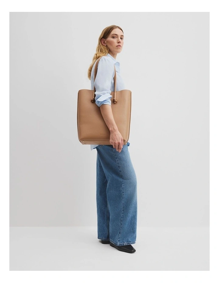 Agnes Carry All Tote in Caramel image 2