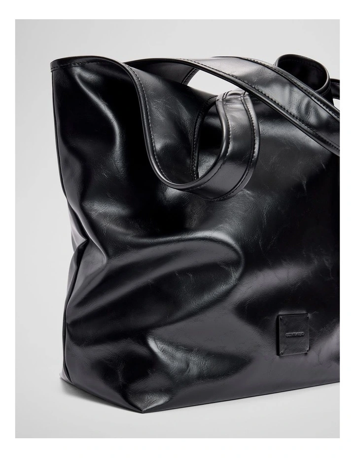 Hobo Shopper in Black image 3