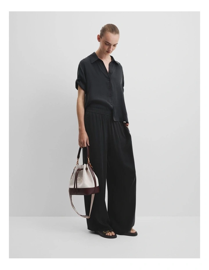 Cr Bucket Bag in Espresso image 2