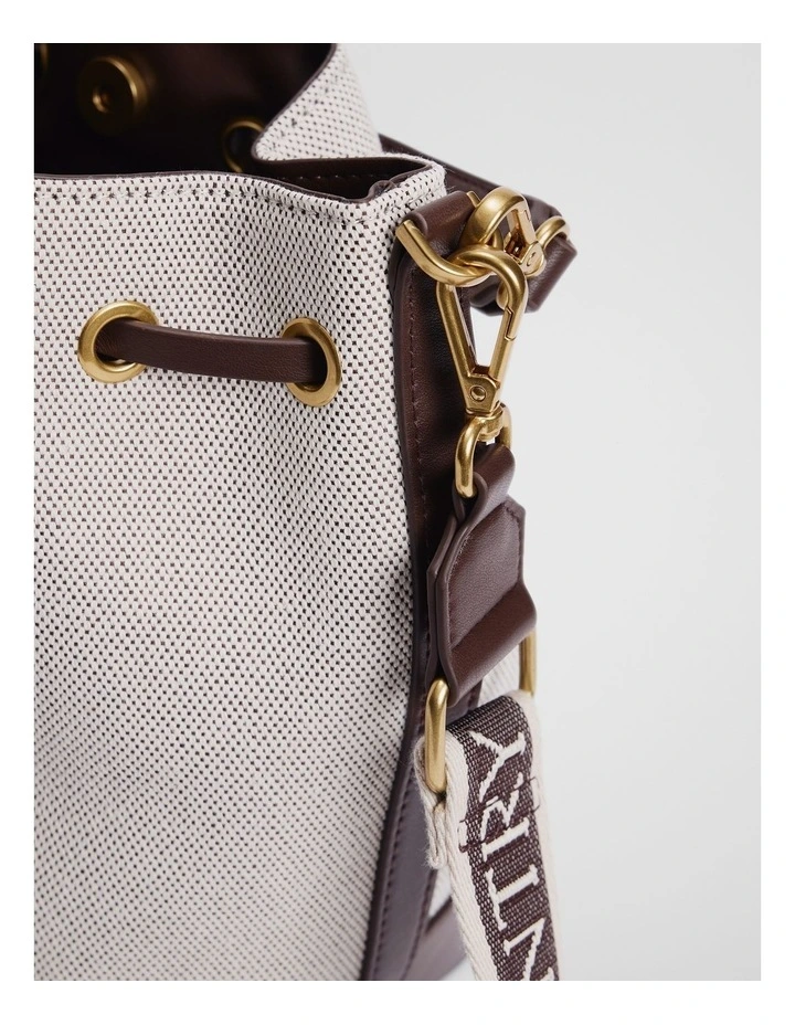 Cr Bucket Bag in Espresso image 4