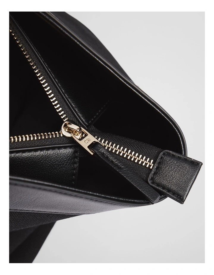 Country Road Essential Tote in Black image 3