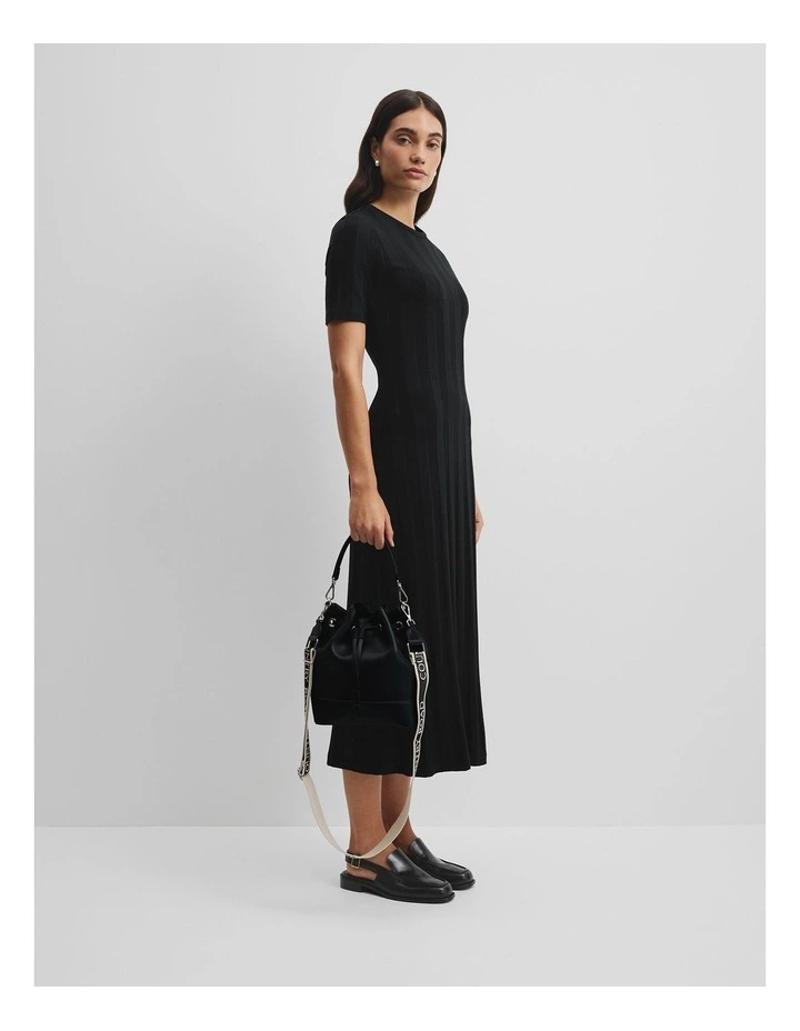 Classic Bucket Bag in Black image 2