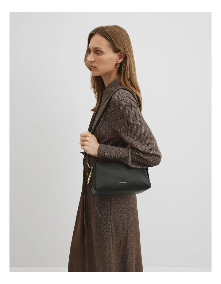 Isla Leather Shoulder Bag in Black image 3