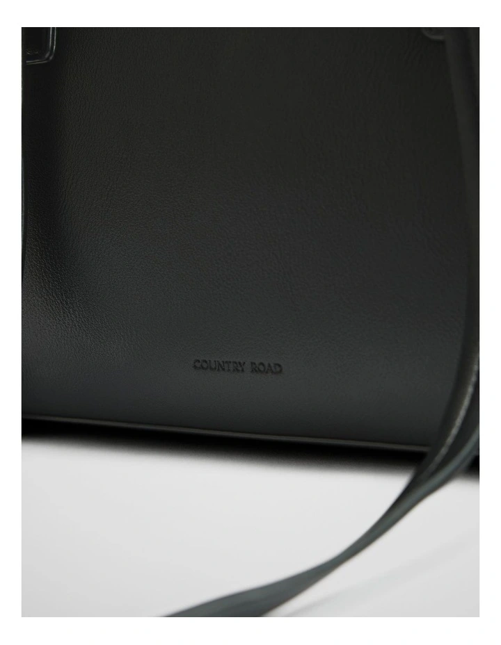 Curve Shoulder Bag in Black image 4