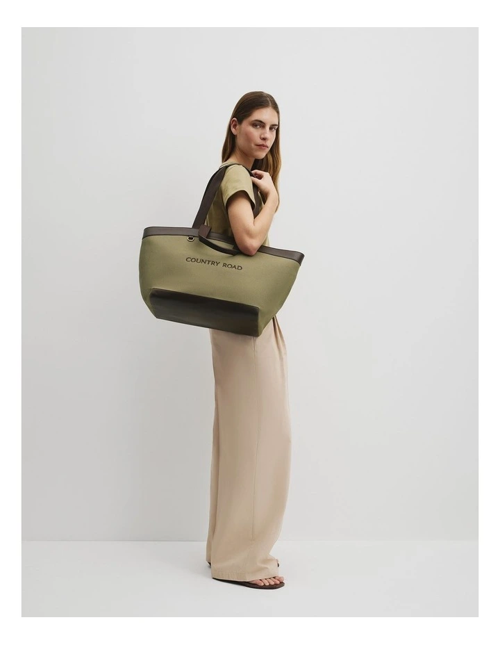Cr Essential Tote in Khaki image 2
