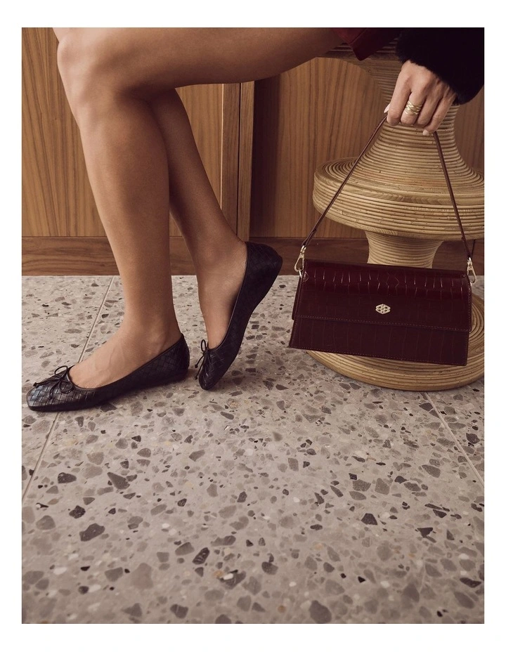 June Shoulder Bag in Bordeaux Coc image 6