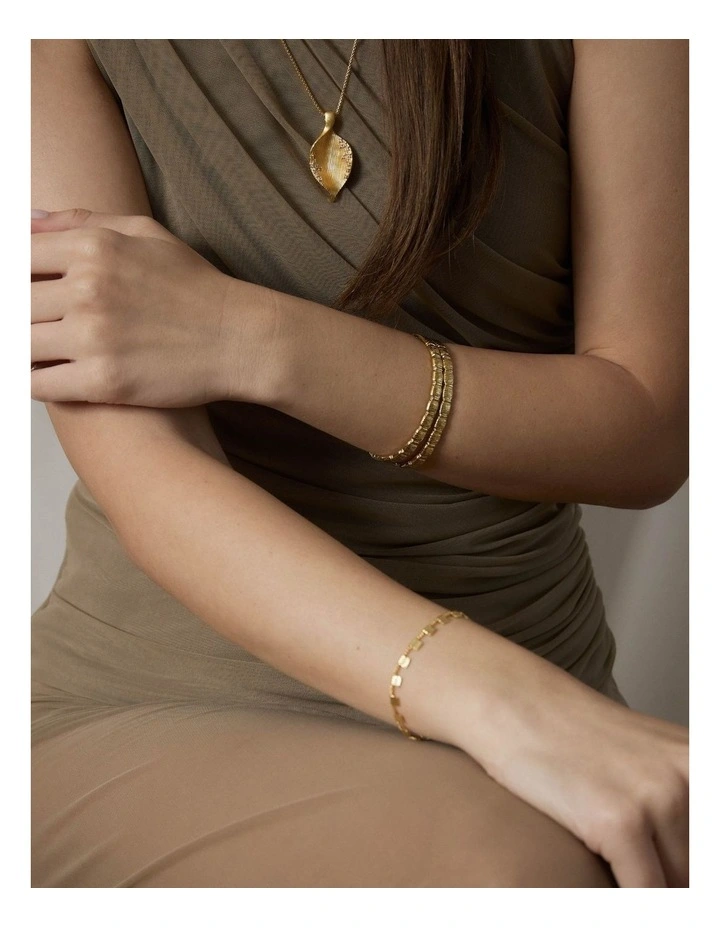 Zahar Juliette Bangle in Gold image 2