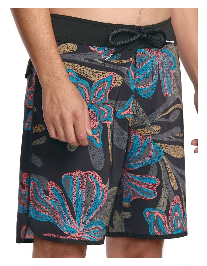 Infuse Scallop Mod 19 Inch Boardshorts in Assorted image 4