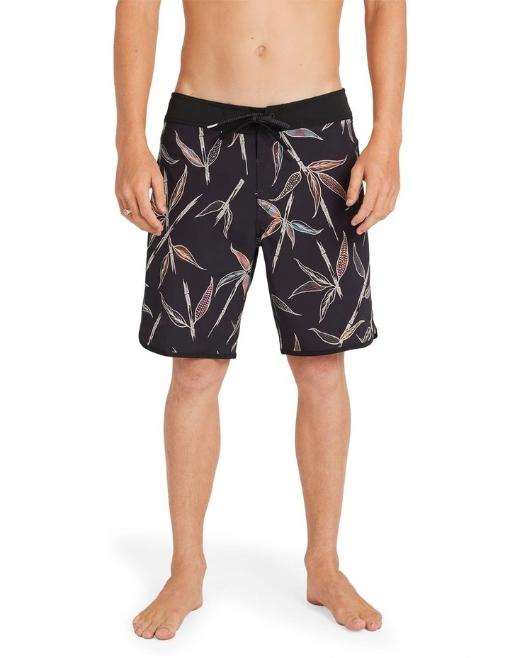Changeling Scallop Mod 19 Boardshort in Black image 1