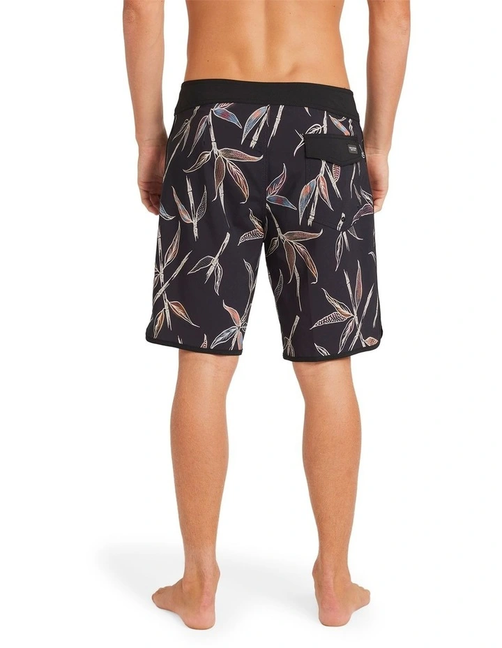 Changeling Scallop Mod 19 Boardshort in Black image 2