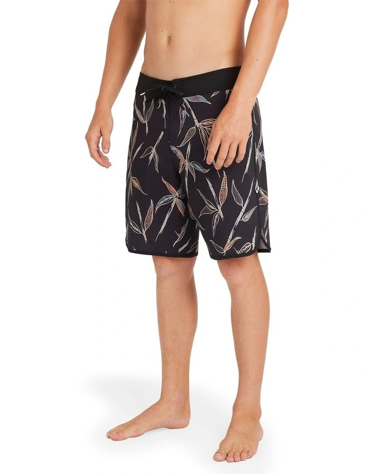 Changeling Scallop Mod 19 Boardshort in Black image 3
