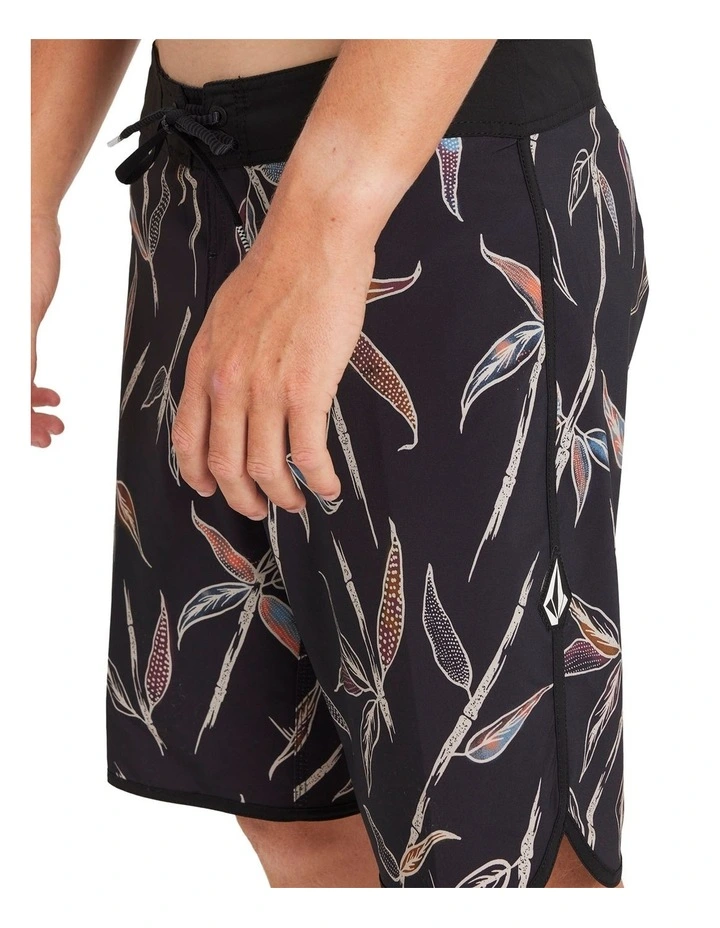 Changeling Scallop Mod 19 Boardshort in Black image 4