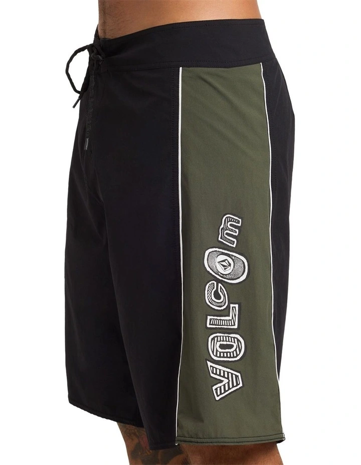 Sidelines Lib 21 Inch Boardshorts In Black image 4