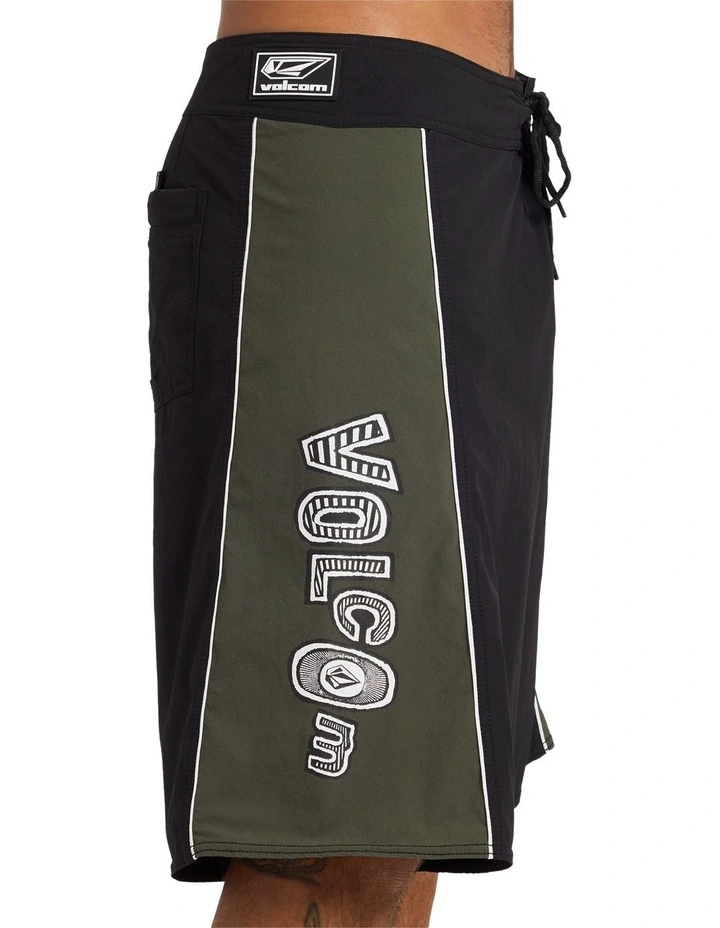 Sidelines Lib 21 Inch Boardshorts In Black image 5