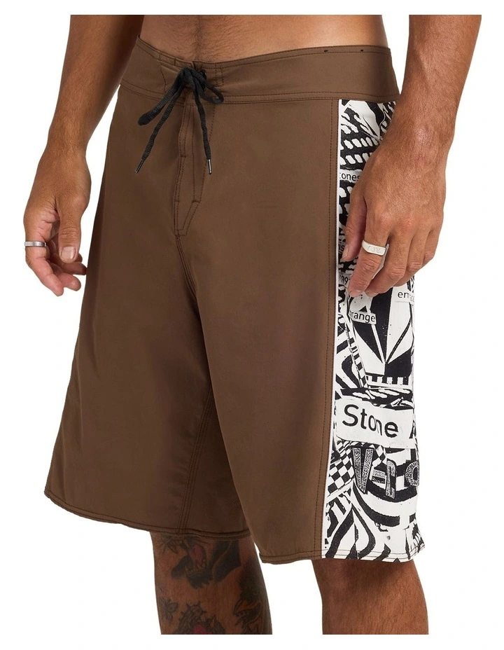 Sidelines Lib 21 Inch Boardshorts In Brown Stone image 3